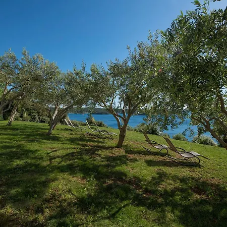 Zlatni Zalaz,apartments,supetarska Draga *