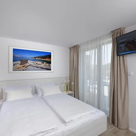 Zlatni Zalaz,apartments,supetarska Draga Supetarska Draga