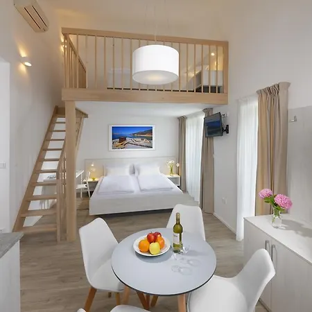 Zlatni Zalaz,apartments,supetarska Draga Apartment *