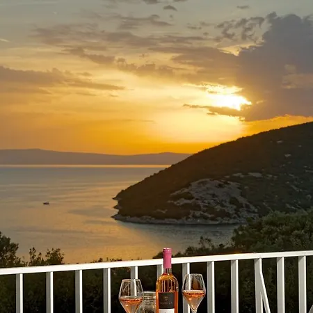 Zlatni Zalaz,apartments,supetarska Draga Apartment