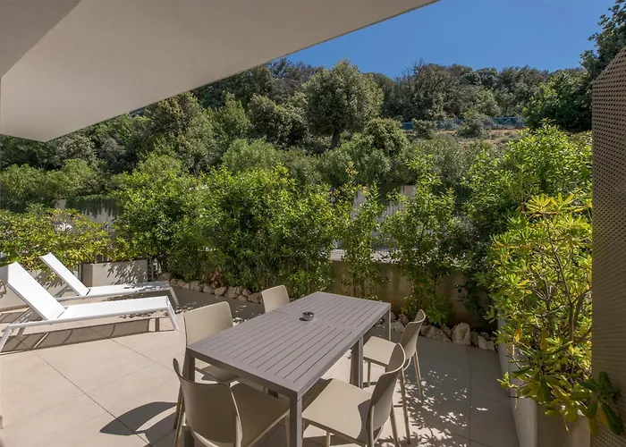 Zlatni Zalaz,apartments,supetarska Draga Διαμέρισμα *