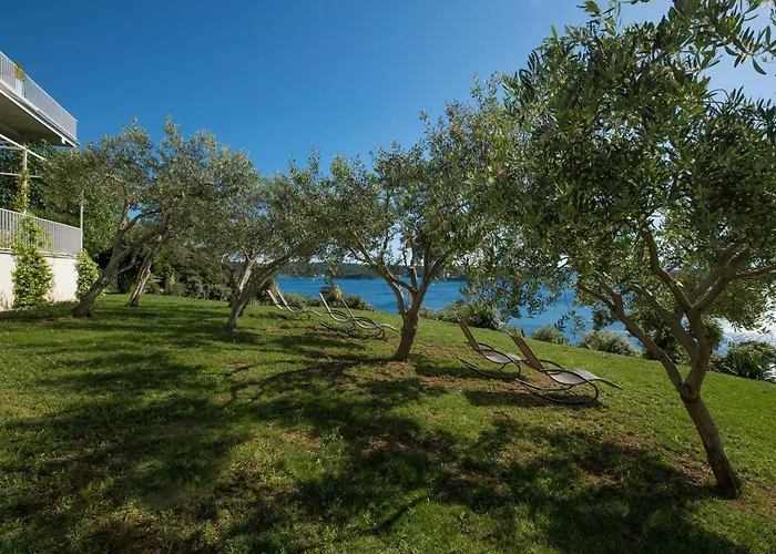 Zlatni Zalaz,apartments,supetarska Draga *