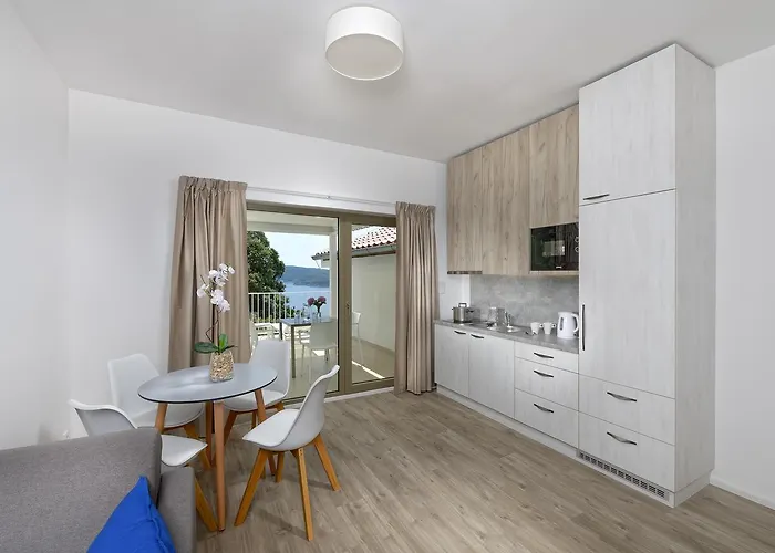 Zlatni Zalaz,apartments,supetarska Draga * Supetarska Draga