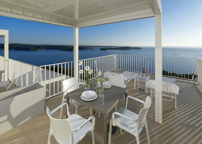 Zlatni Zalaz,apartments,supetarska Draga Apartment