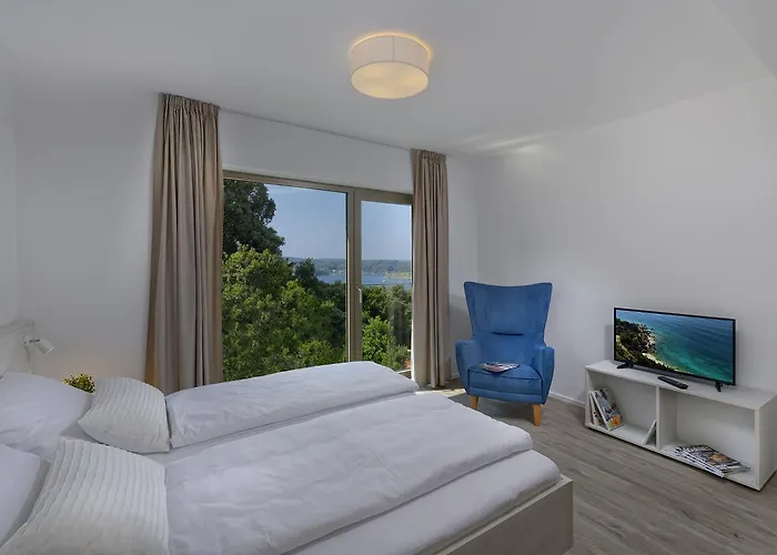 Zlatni Zalaz,apartments,supetarska Draga * Supetarska Draga