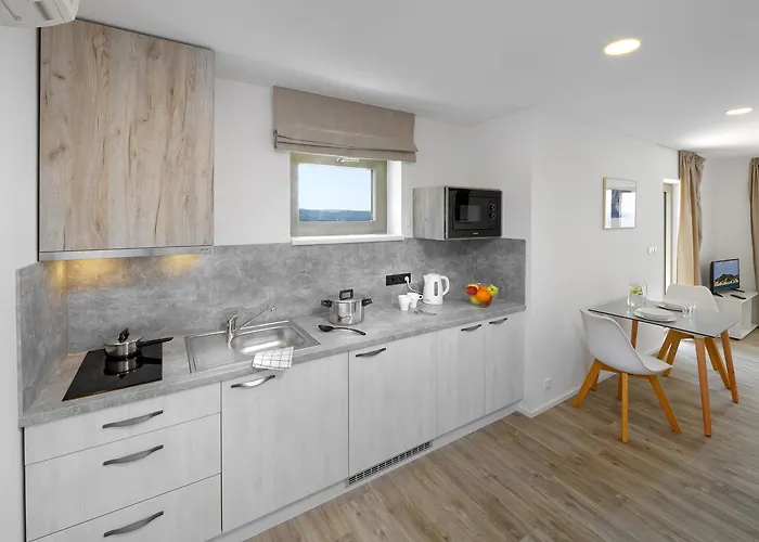 Zlatni Zalaz,apartments,supetarska Draga *