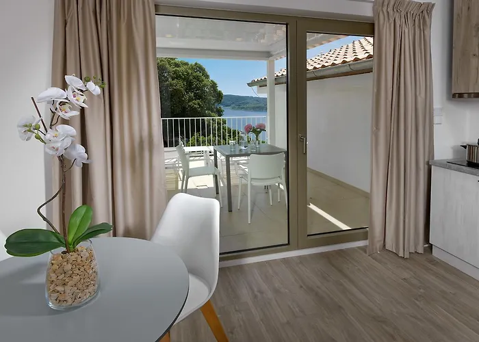 Zlatni Zalaz,apartments,supetarska Draga *