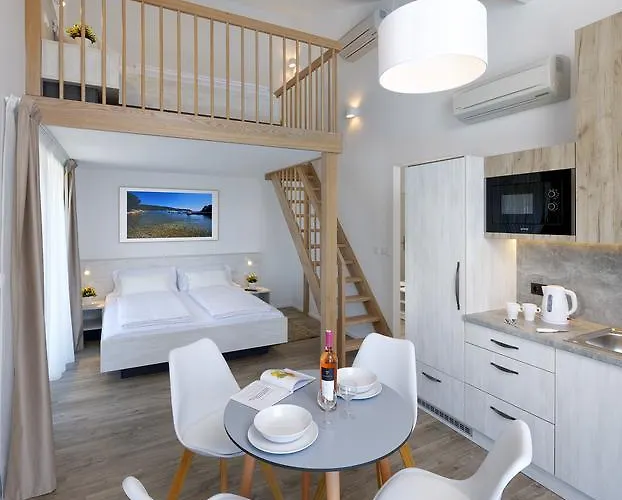 Zlatni Zalaz,apartments,supetarska Draga * Supetarska Draga