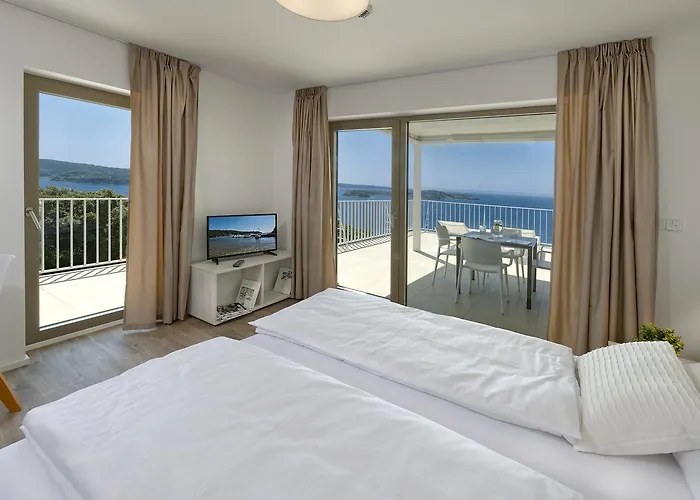 Zlatni Zalaz,apartments,supetarska Draga *