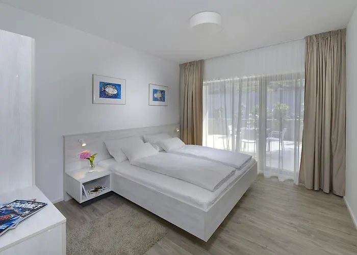 Zlatni Zalaz,apartments,supetarska Draga *