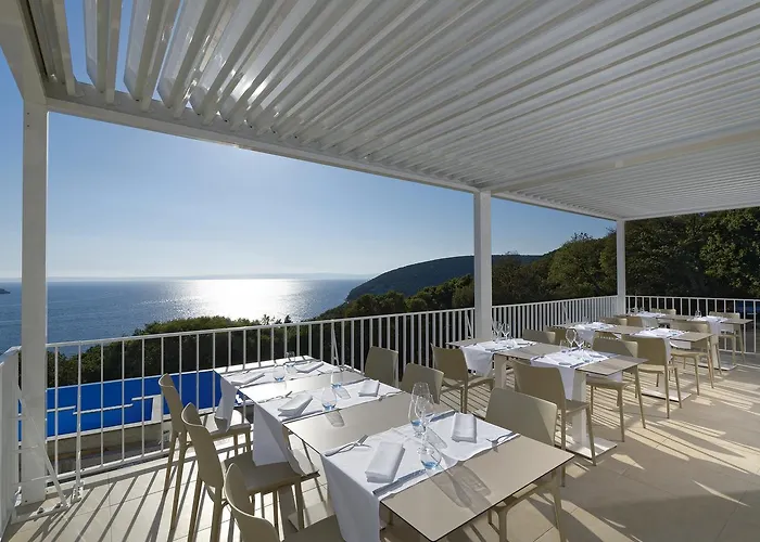 Zlatni Zalaz,apartments,supetarska Draga *