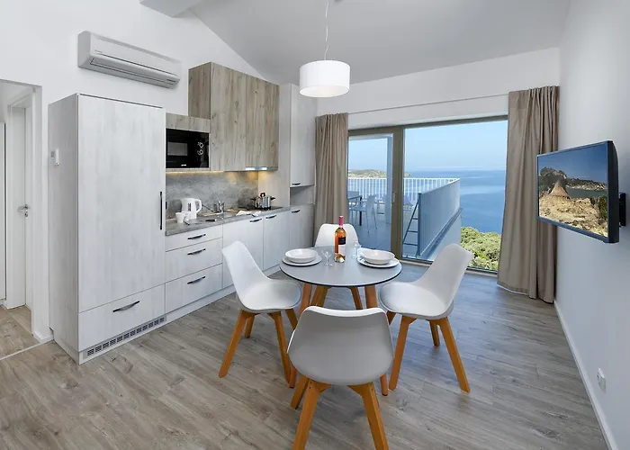 Zlatni Zalaz,apartments,supetarska Draga * Supetarska Draga