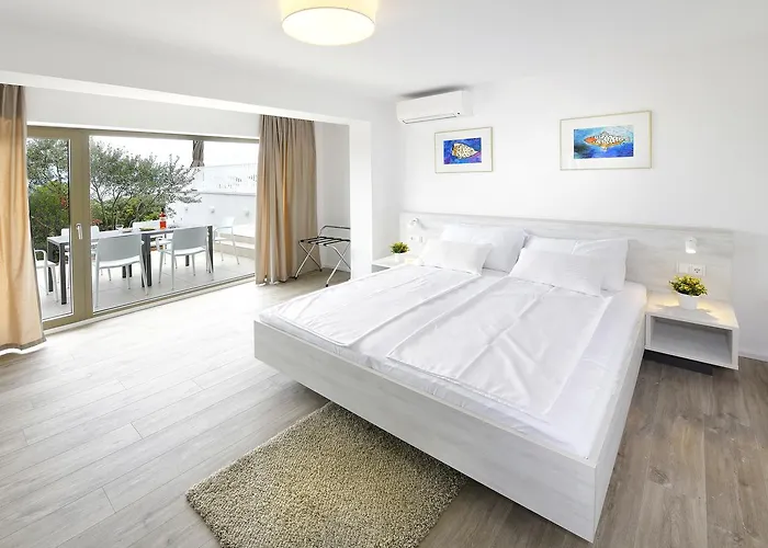 Zlatni Zalaz,apartments,supetarska Draga