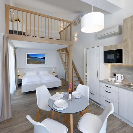 Zlatni Zalaz,apartments,supetarska Draga * Supetarska Draga