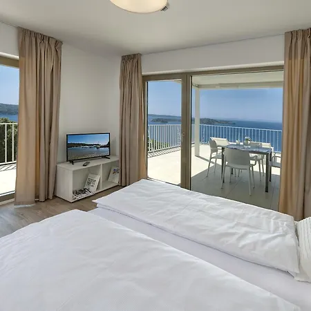 Zlatni Zalaz,apartments,supetarska Draga *