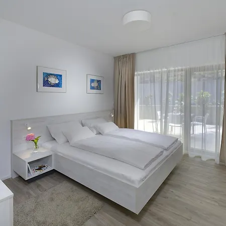 Zlatni Zalaz,apartments,supetarska Draga *