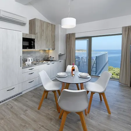 Zlatni Zalaz,apartments,supetarska Draga * Supetarska Draga