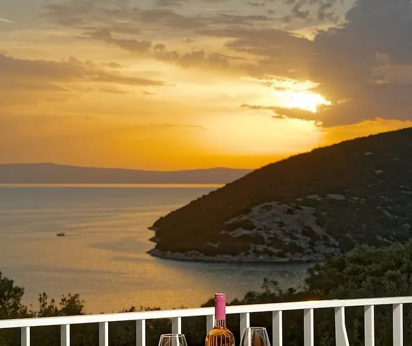 Zlatni Zalaz,apartments,supetarska Draga Apartment