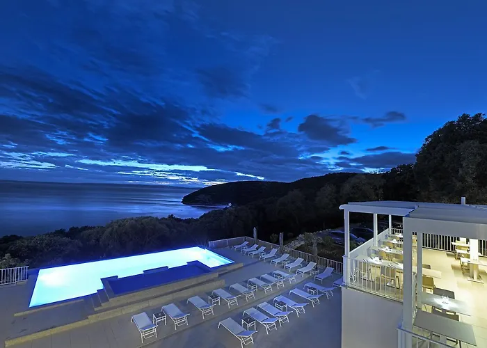 Zlatni Zalaz,apartments,supetarska Draga Супетарска-Драга